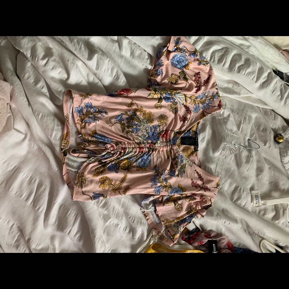 Floral stitched crop top very flattering